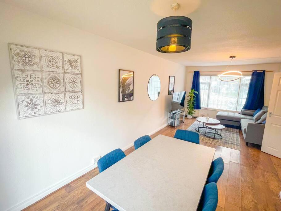 Вилла House In Colnbrook Near Windsor & Heathrow Экстерьер фото